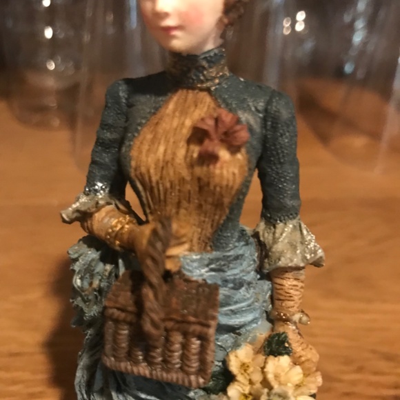 Vintage Victorian Sweetheart’s Giftcraft Figurine:  SARAH - Picture 5 of 7